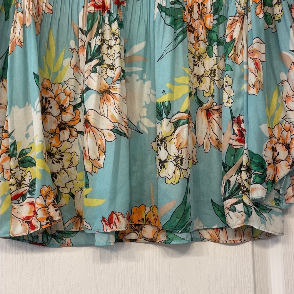 Floral Women's Top - Multicolor flowers, light, relax fit.  size M - Picture 4 of 8